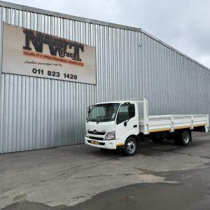 2016 Hino 300 814 Dropside