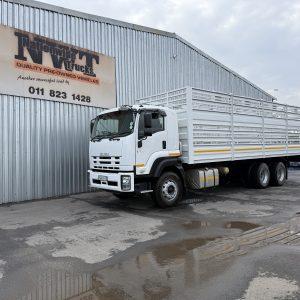 2012 Isuzu FXZ26-360 Cattle Rail